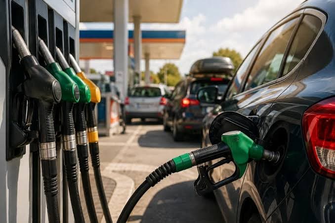 Ferragosto, rincari sui carburanti: benzina sfiora i 2 euro, diesel supera i 2,08