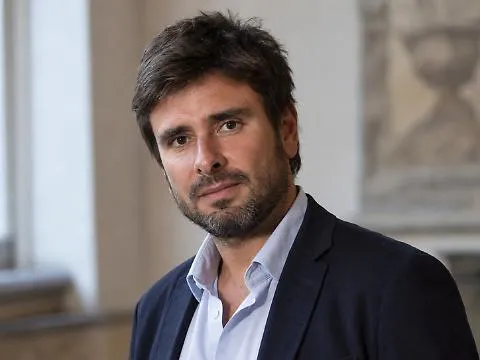 Di Battista riappare in tv e svela la sua malattia: «Mi hanno trovato un tumore al cervello»