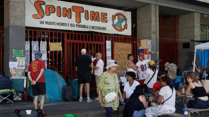 Spin Time, 500mila euro dalla proprietà per affrontare la crisi abitativa. Gli attivisti: «Venda l'edificio»