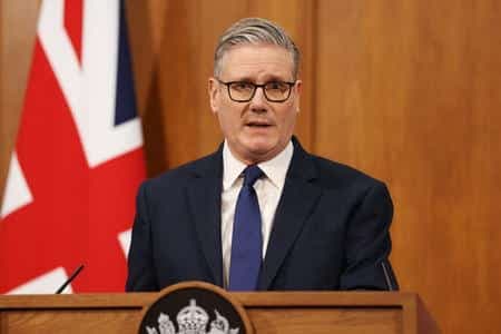 Regno Unito, Starmer nella bufera: polemica sulla nomina di Mandelson scuote Downing Street