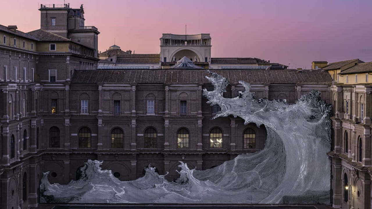 La maestosa onda di JR tra i manoscritti papali: l'incontro tra la Biblioteca Vaticana e l'arte moderna