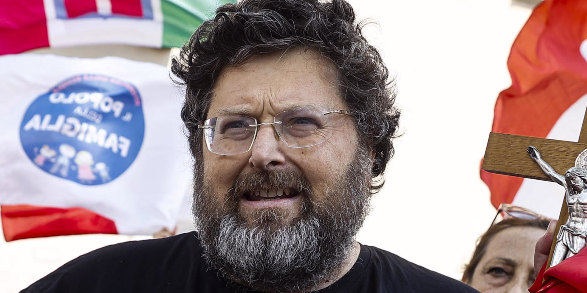 Mario Adinolfi finisce in carcere: violava i domiciliari usando i social